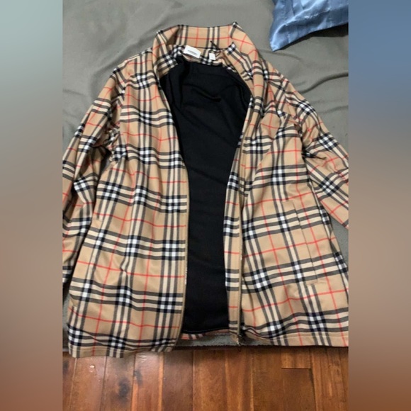 Burberry jumper, i don’t know the actual name of the item, able to send more pic - Picture 1 of 6